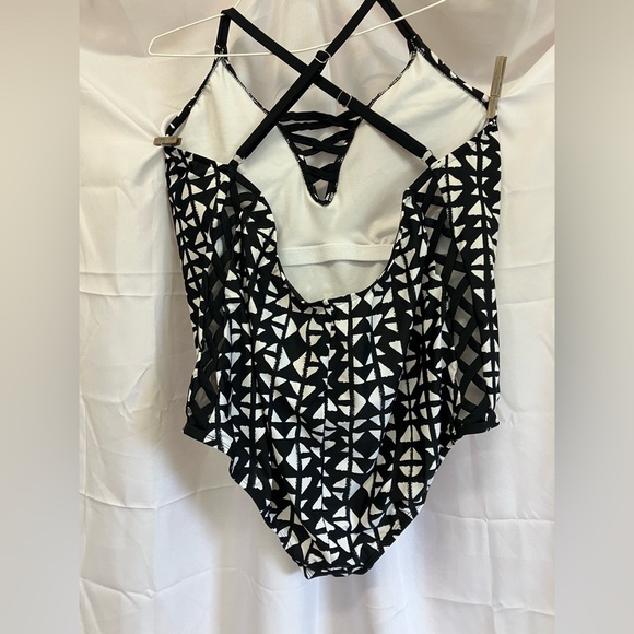 Time and Tru Black and White One Piece Swimsuit with Geometric Design - Picture 3 of 6